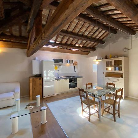Incastrum - La Soffitta In Centro Ferrara Eksteriør bilde