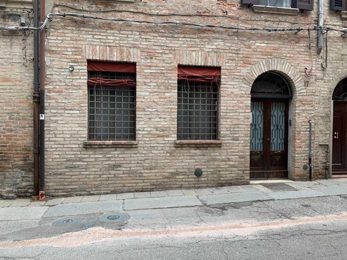 Incastrum - La Soffitta In Centro Ferrara Eksteriør bilde