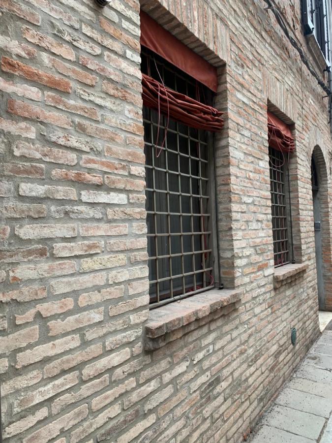 Incastrum - La Soffitta In Centro Ferrara Eksteriør bilde